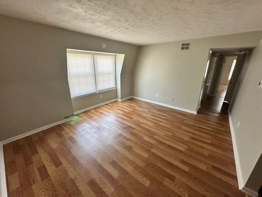 2 Bedroom 1 Bathroom Apartment Now Available MOVE-IN SPECIAL!! 1/2 OFF DEPOSIT!!