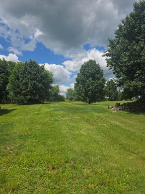 Remodeled 3BR Home with Mother-in-Law Suite, Barn & ¾-Acre Lot in Richmond – photo 1