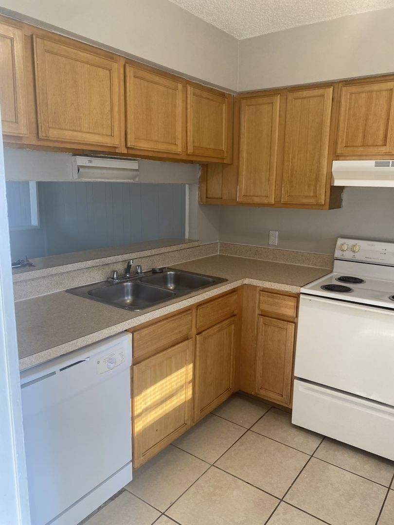 Tampa Apartment: 14610 N. 42nd Street