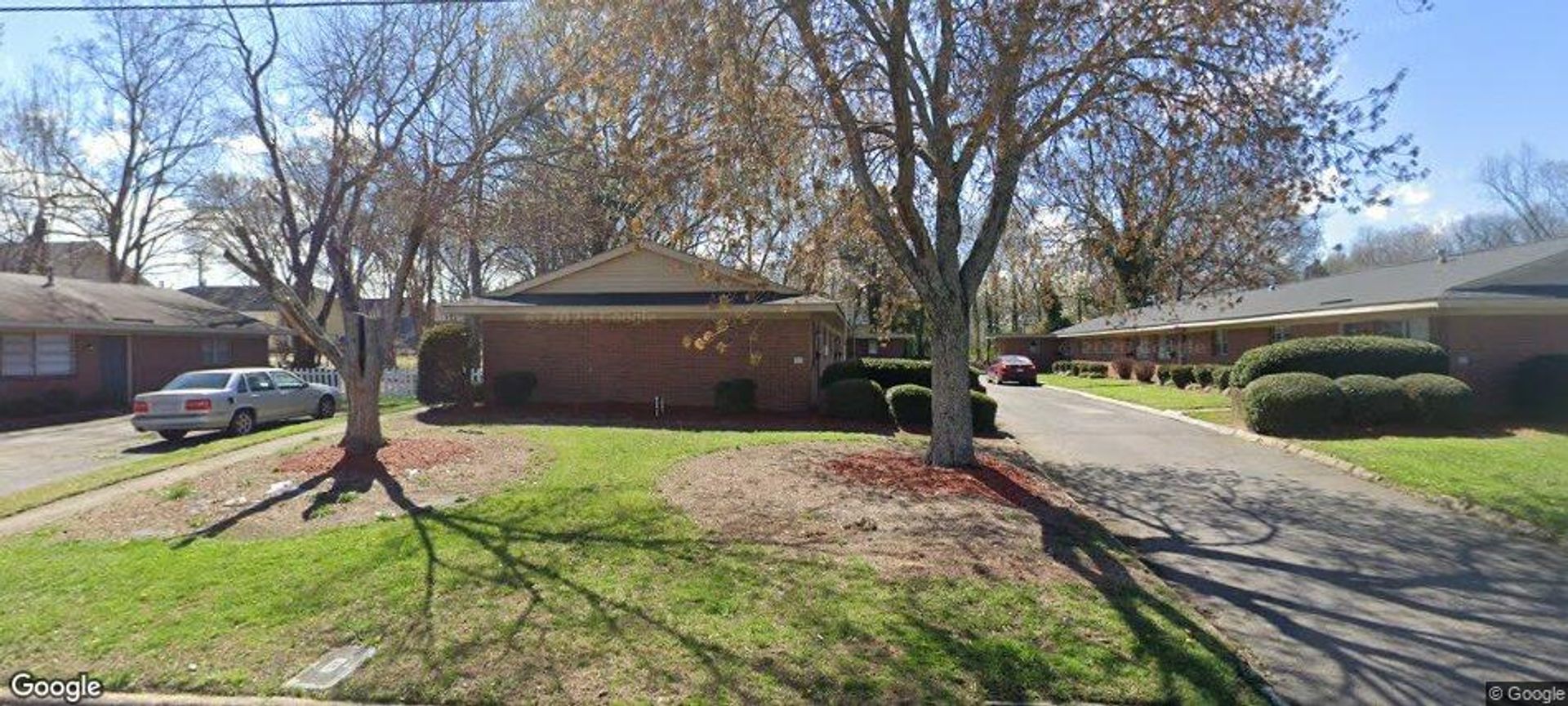 Salisbury Apartment: 403-417 and 408-418 W Franklin St