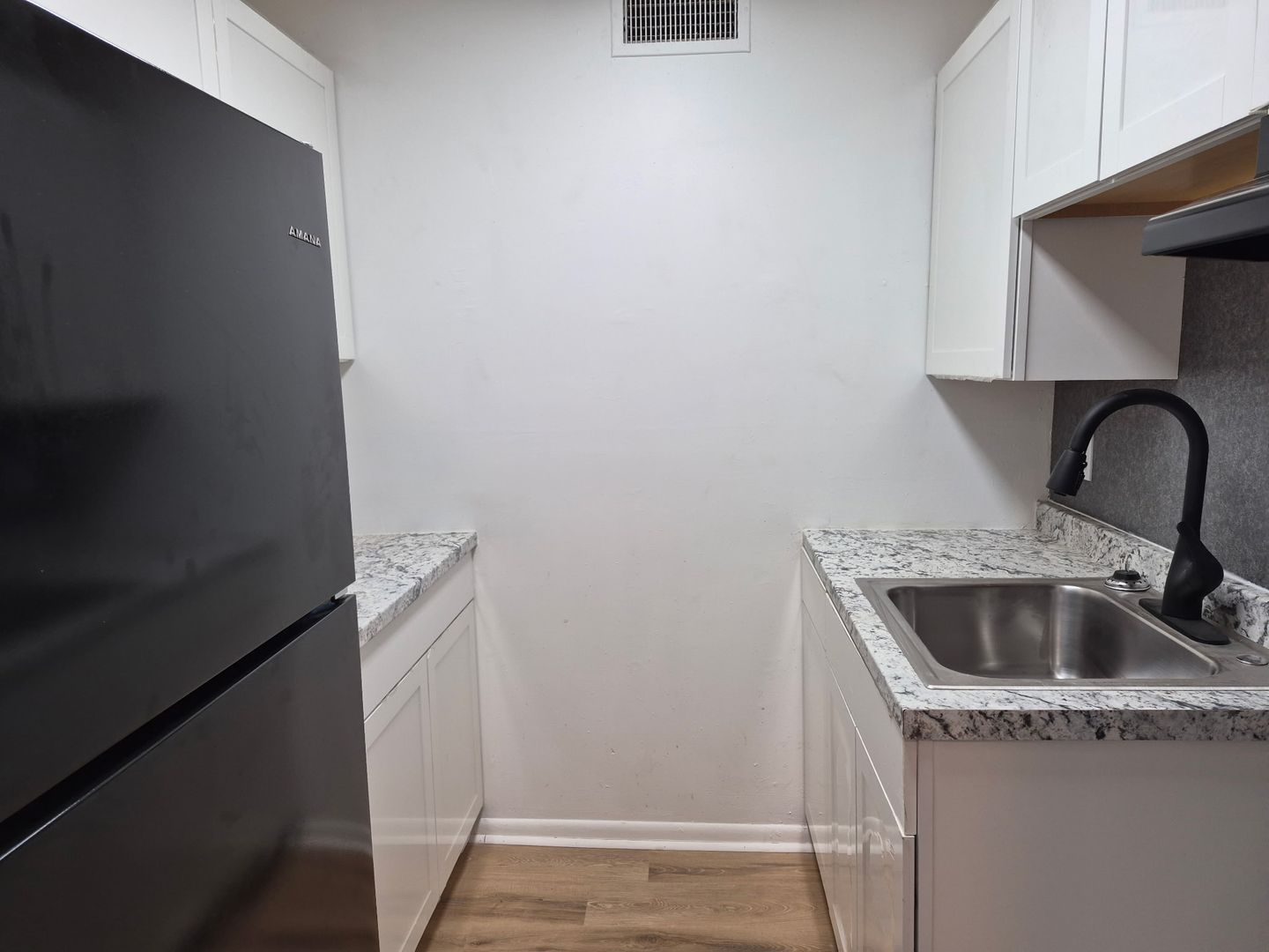 Martinsville Apartment: 755 Stultz Rd