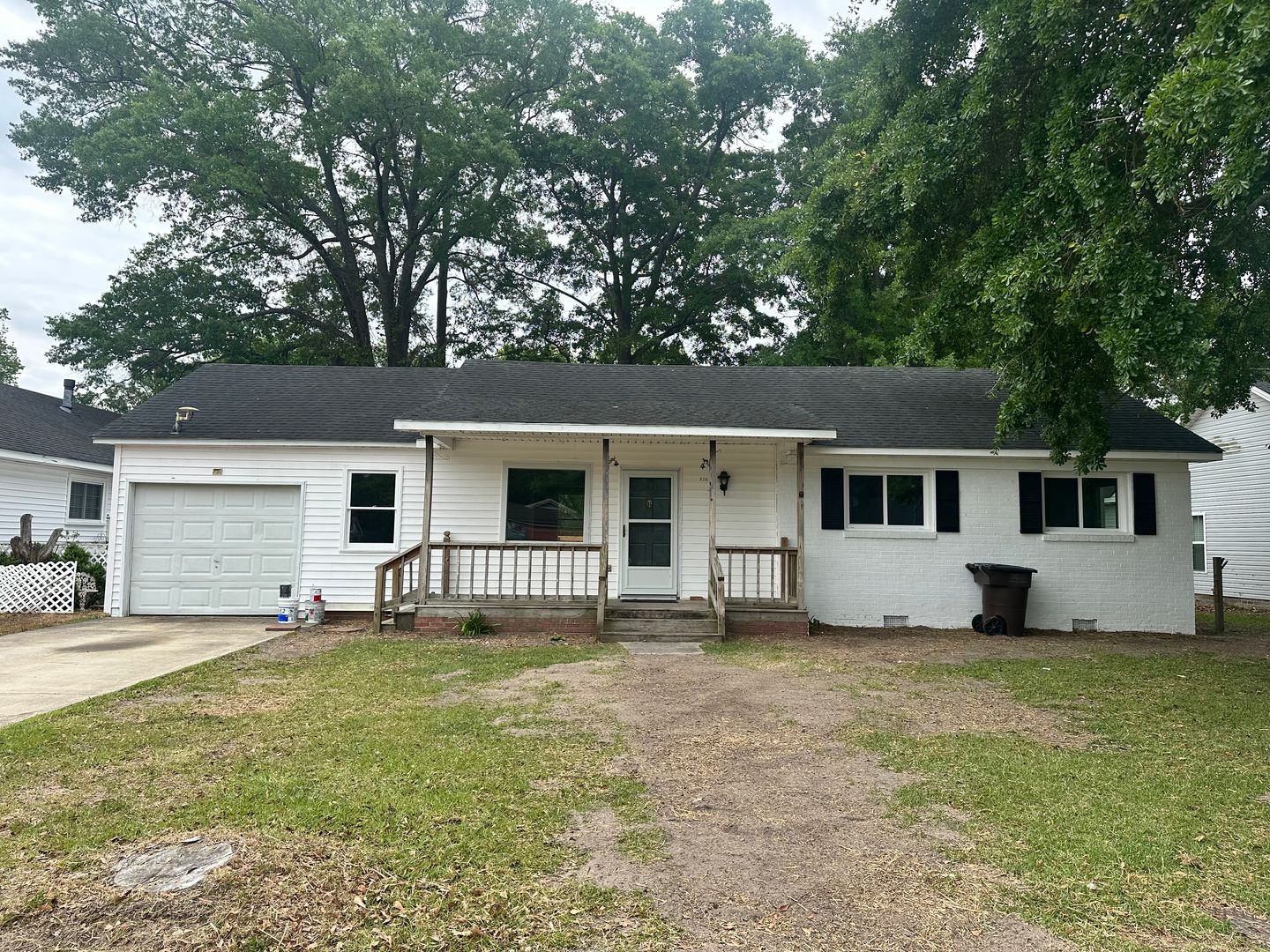 Tarboro House: 810 W Country Club Dr