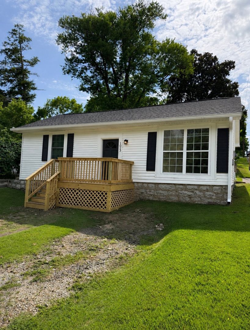 Columbia House: 1013 Riverside Drive