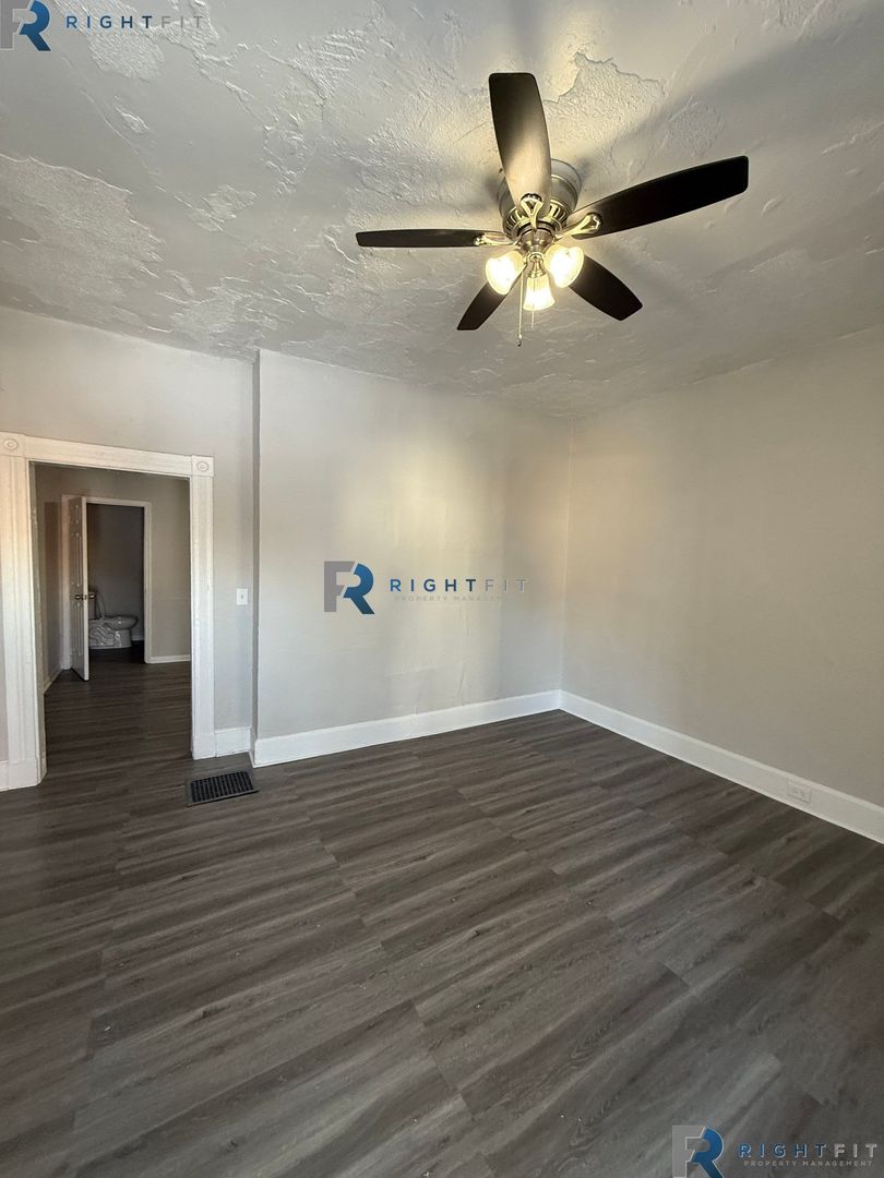 957 Fairbanks Ave 3 of 12