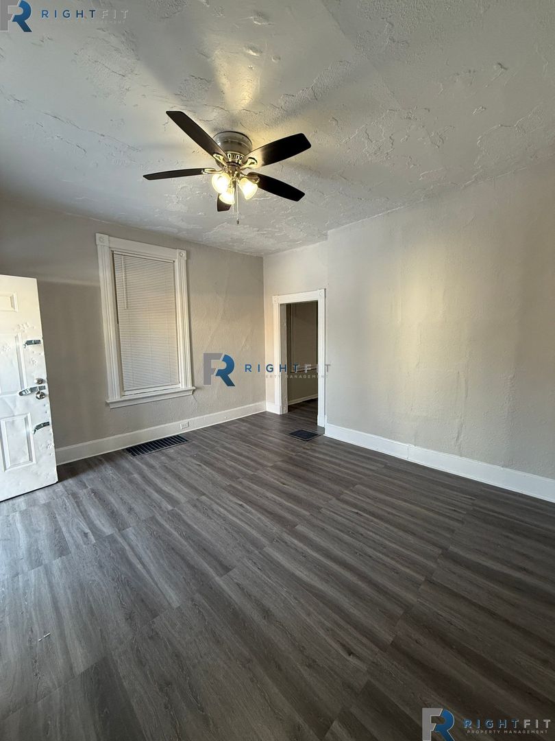 957 Fairbanks Ave 2 of 12