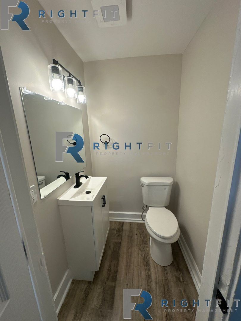 4254 E. 34th Street 7 of 12