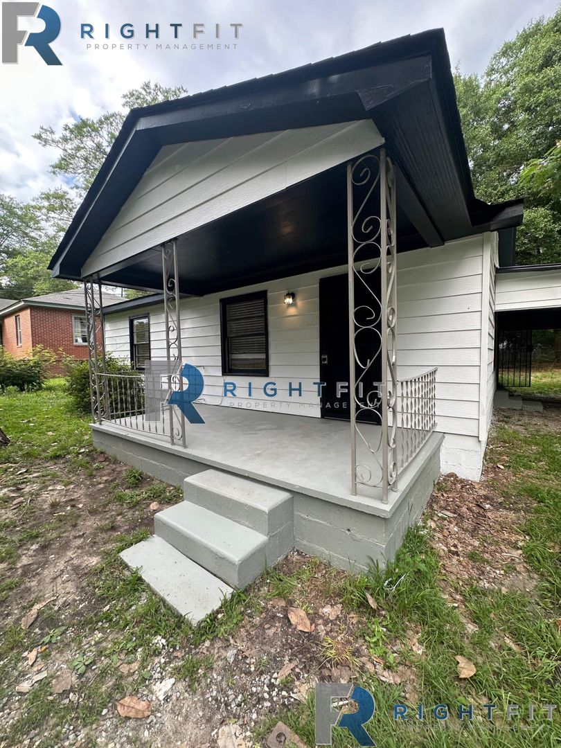 Columbus House: 2224 Avalon Road