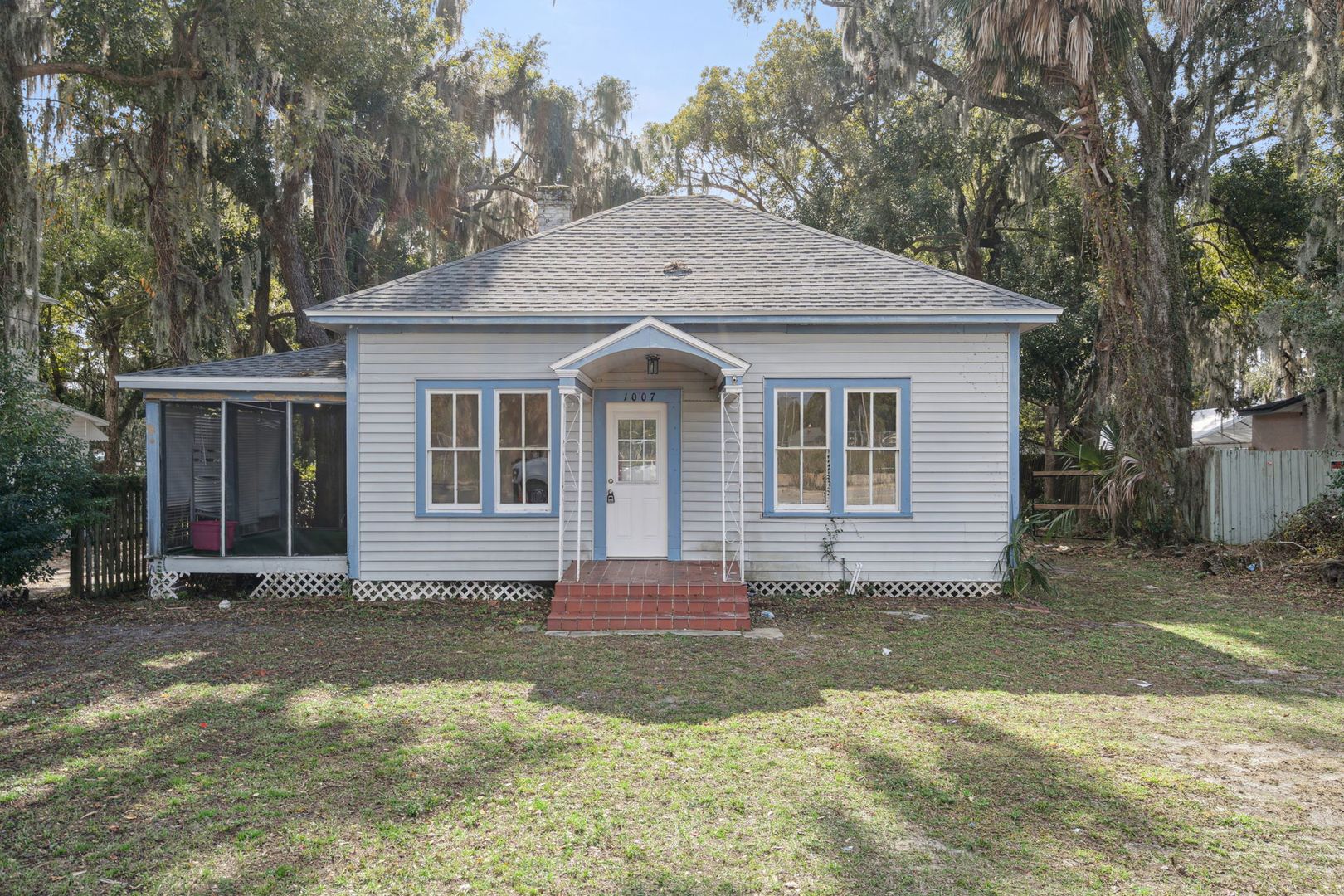 Leesburg House: 1007 Herndon Street