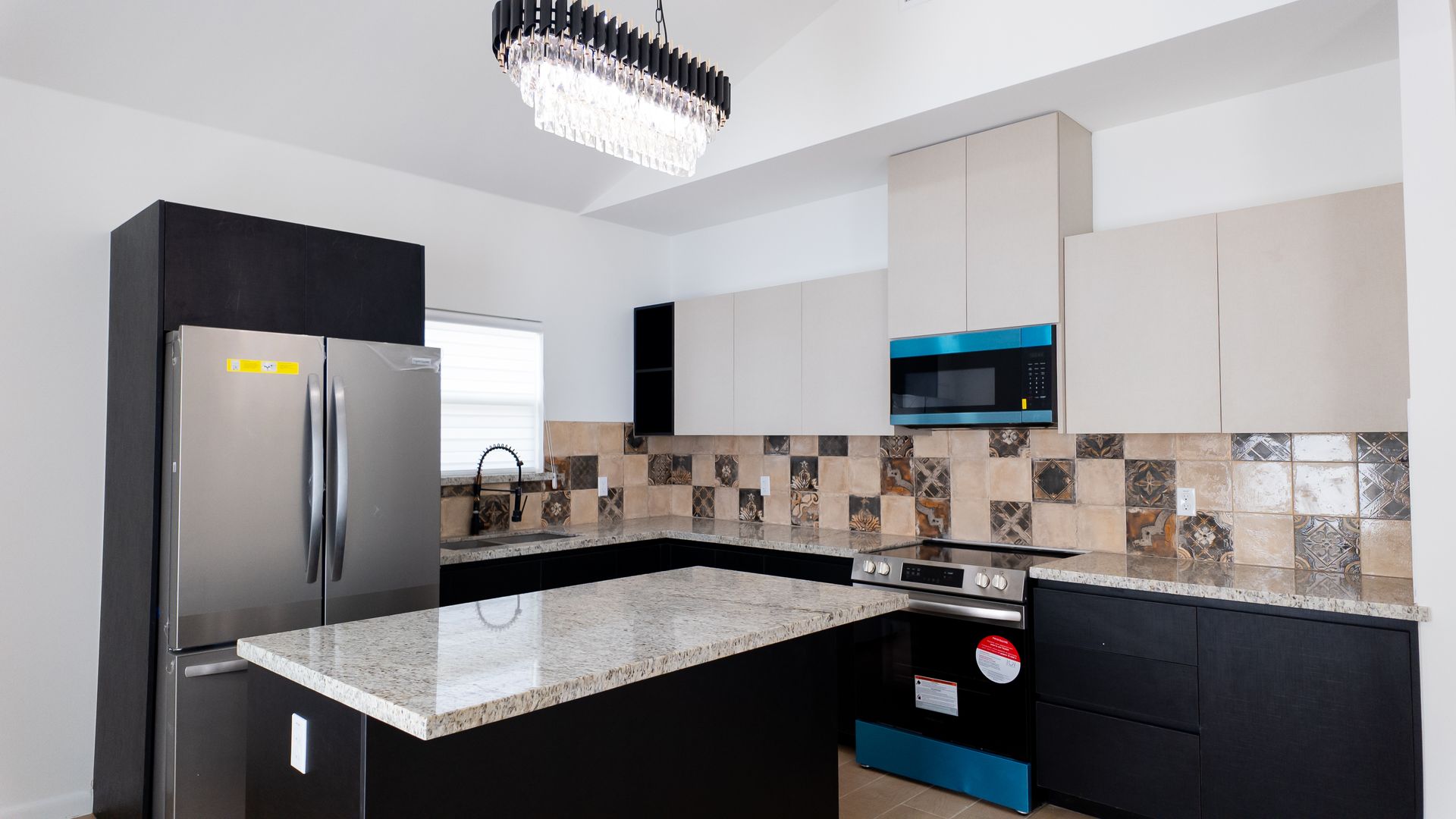 Weslaco Apartment: 708 Deanne Dr