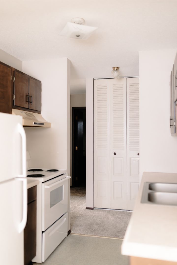 Litchfield Apartment: 810 E 2nd St