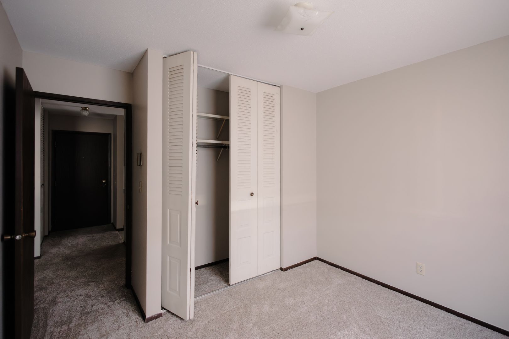 Litchfield Apartment: 810 E 2nd St