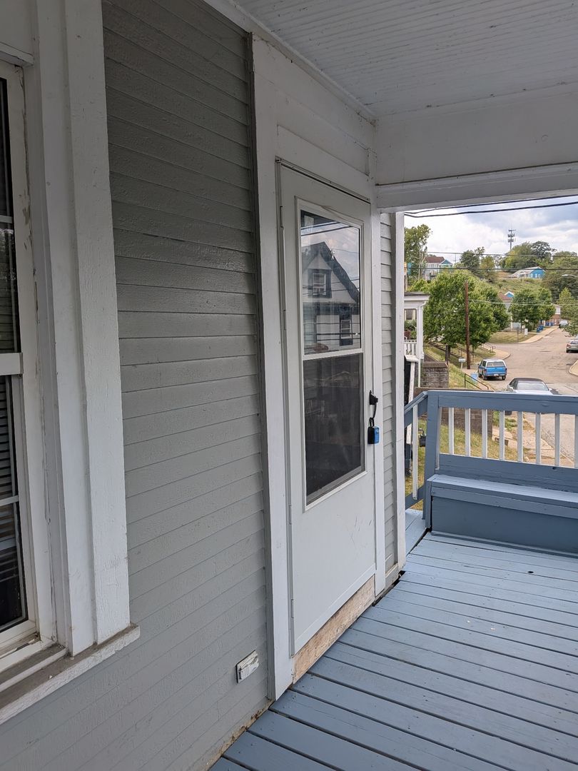 Wheeling Apartment: Summit St