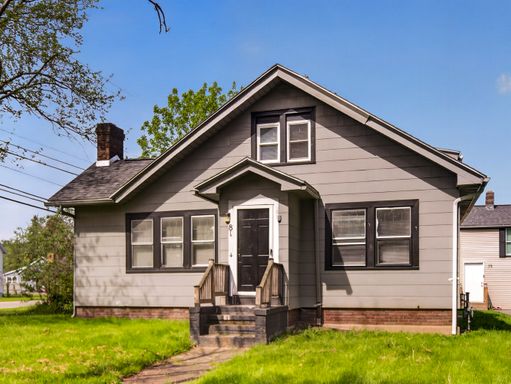 4 bedroom, House – photo 1