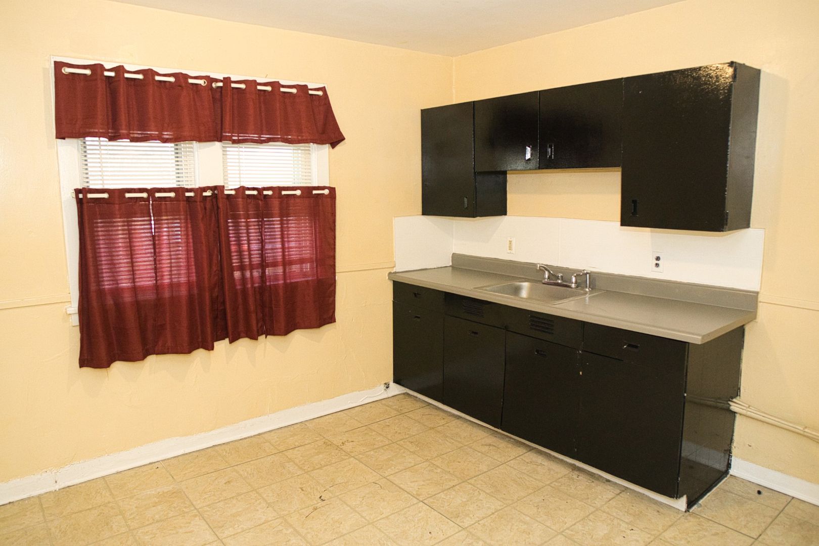 Rochester Apartment: 865 Clifford Ave