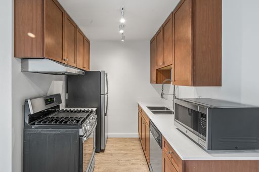 Beautifully Renovated Top Floor 1 bedroom in Bloomington $1,295 – photo 1