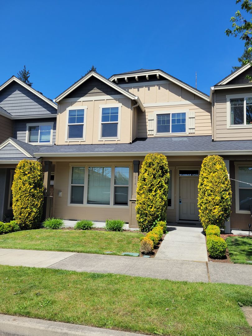 Lacey House: 7214 Hayworth Ave NE