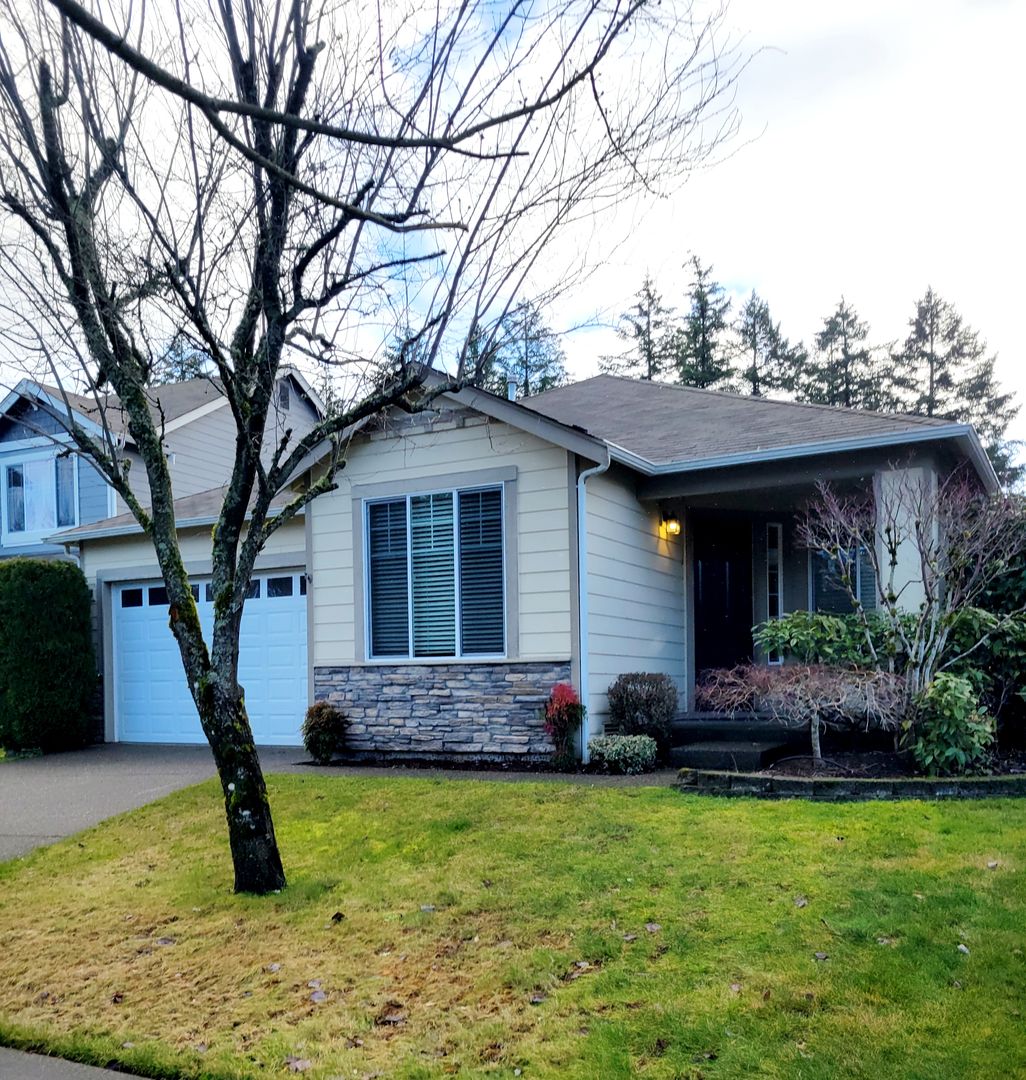 Lacey House: 8908 Campus Meadows Lp NE