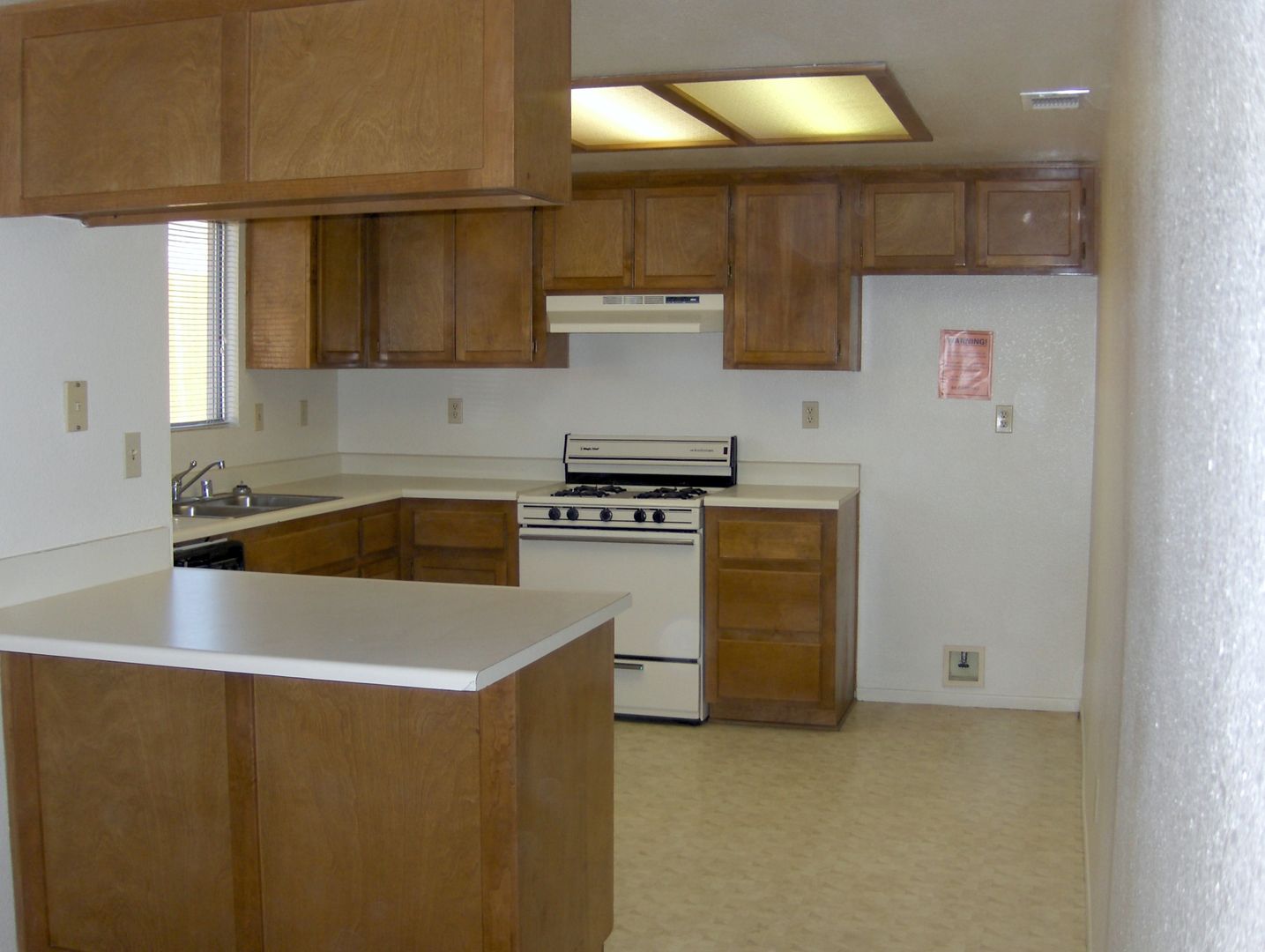 Hesperia Apartment: 16528 Sequoia St.