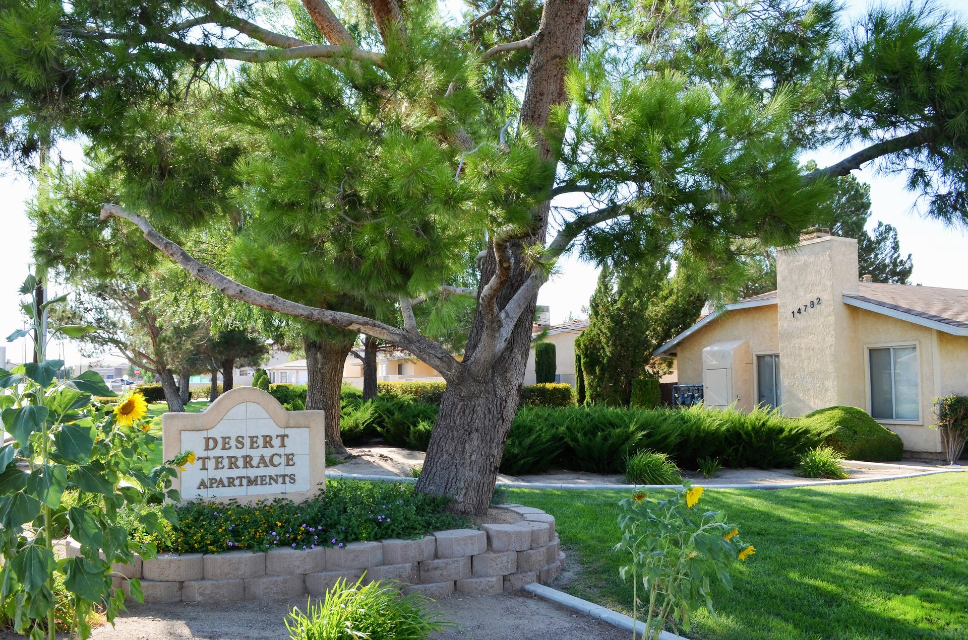 Hesperia Apartment: 14782 Sequoia St.