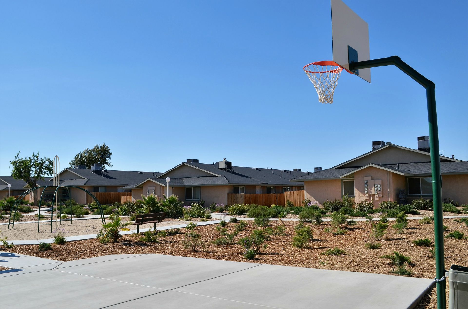 Hesperia Apartment: 16542 Willow St.