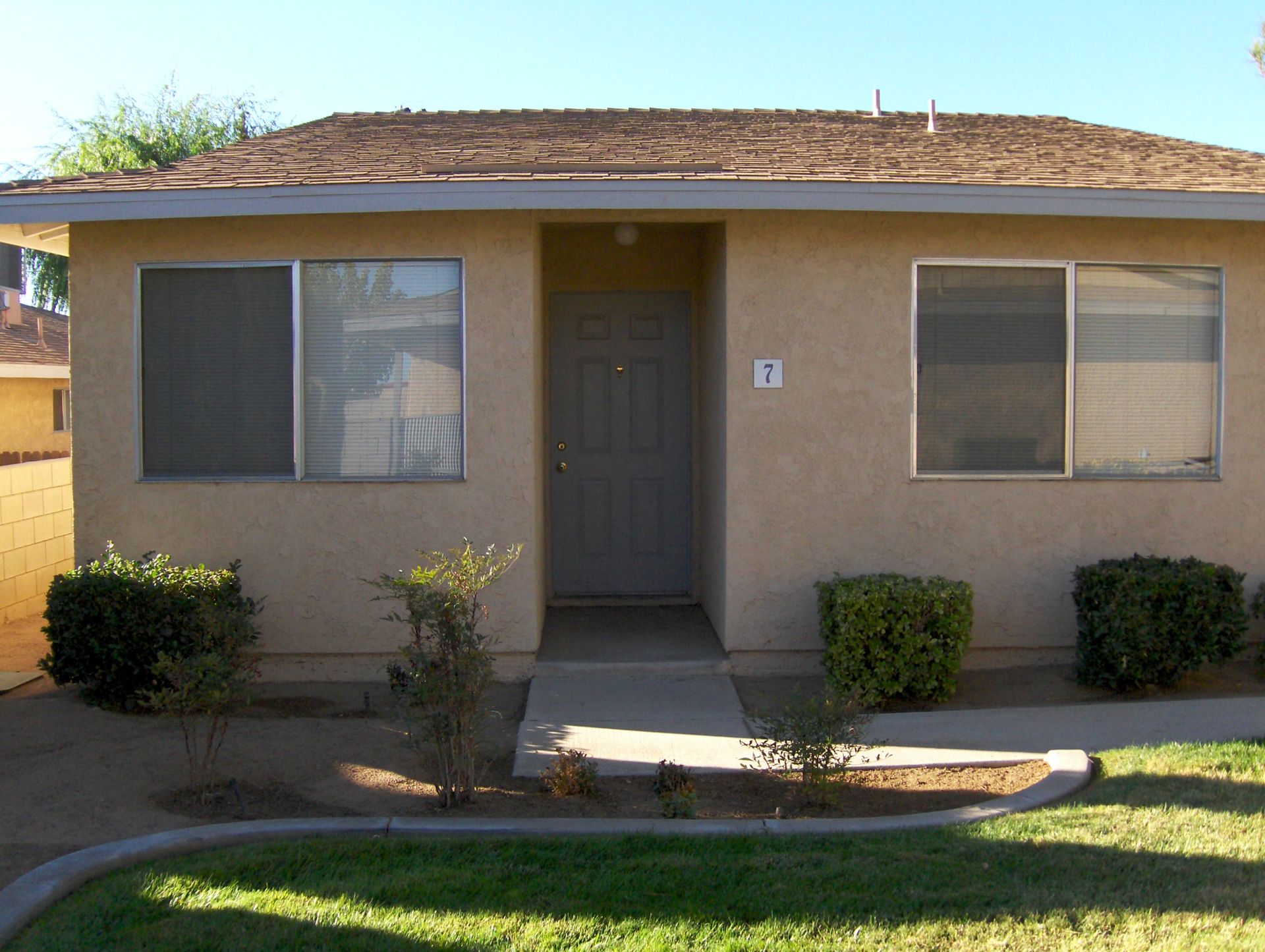 Hesperia Apartment: 14762 Sequoia St.