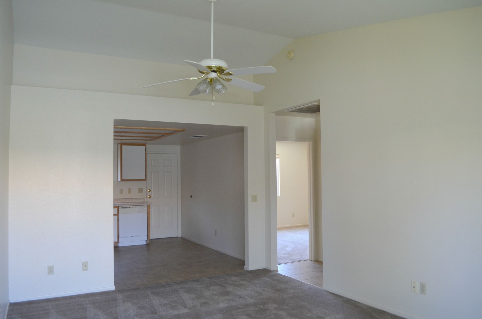 Hesperia Apartment: 17175 Sequoia St.