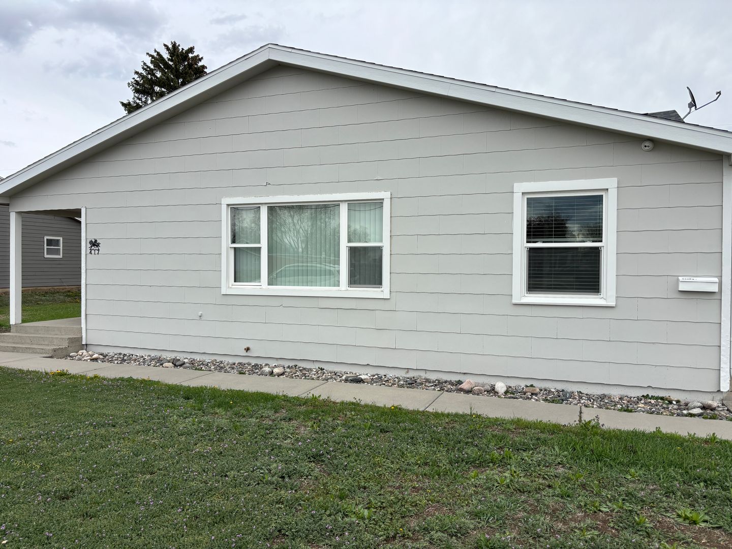 Billings Apartment: 417 & 417 1/2 16th ST W