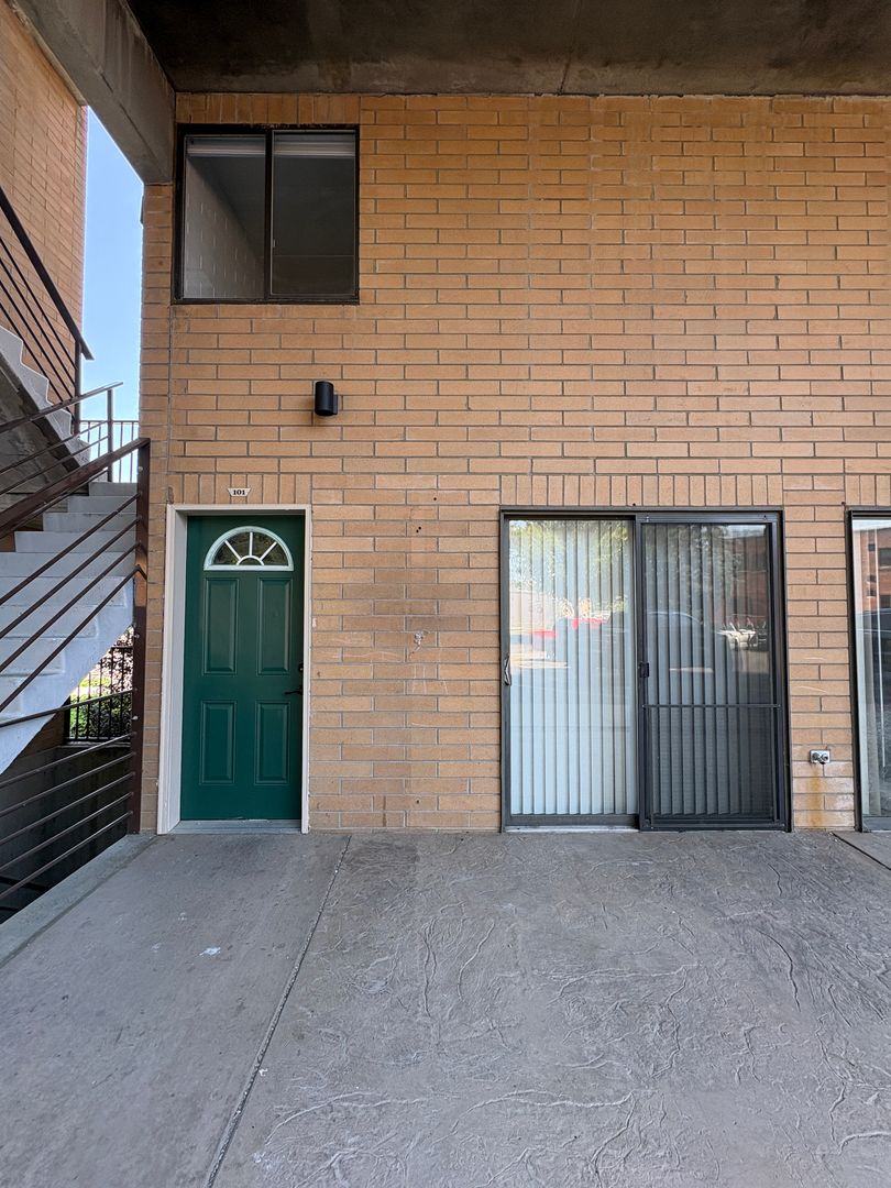 Billings Apartment: 300 N 25th ST