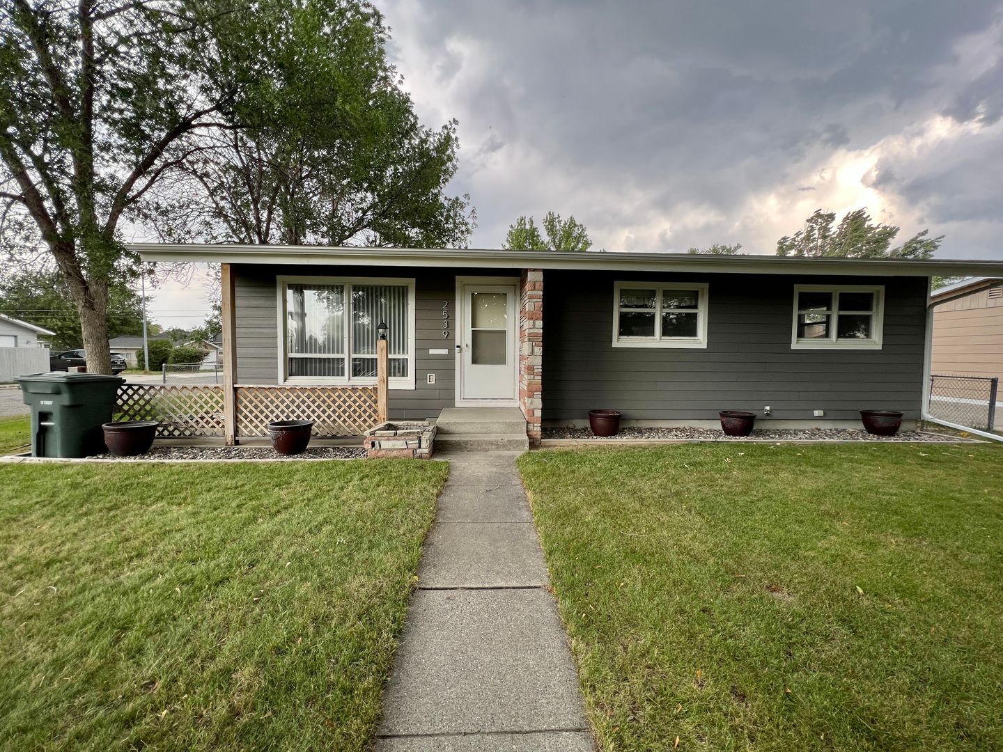 Billings House: 2539 Howard Ave