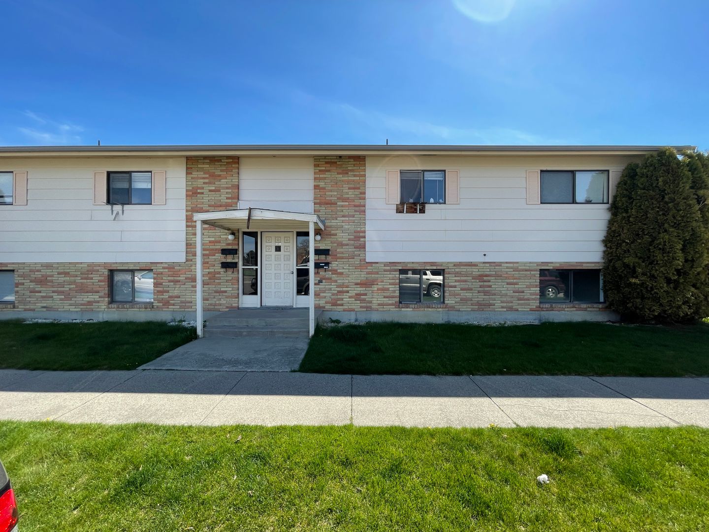 221 21st St W Units 1-4