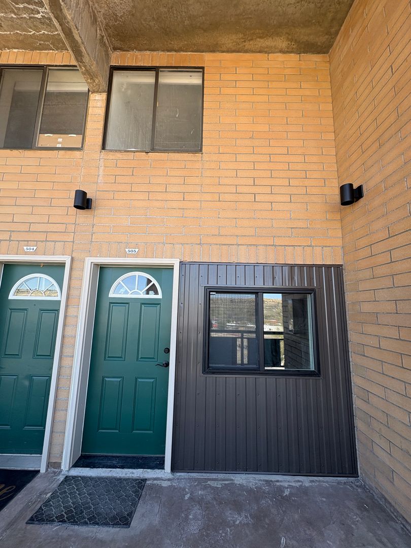 Billings Apartment: 300 N 25th ST