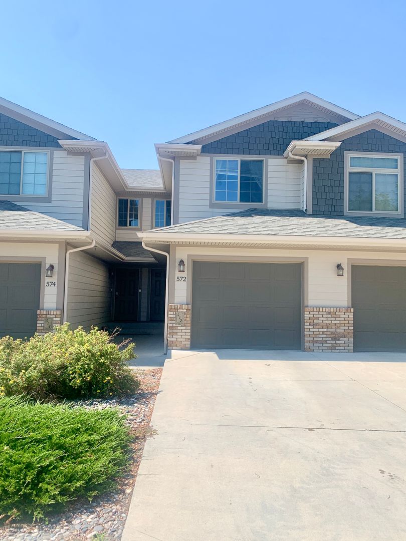 Billings House: 572 Killarney St