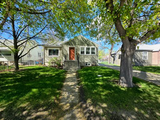 1 bedroom 1 bathroom basement apartment in Central location – photo 1