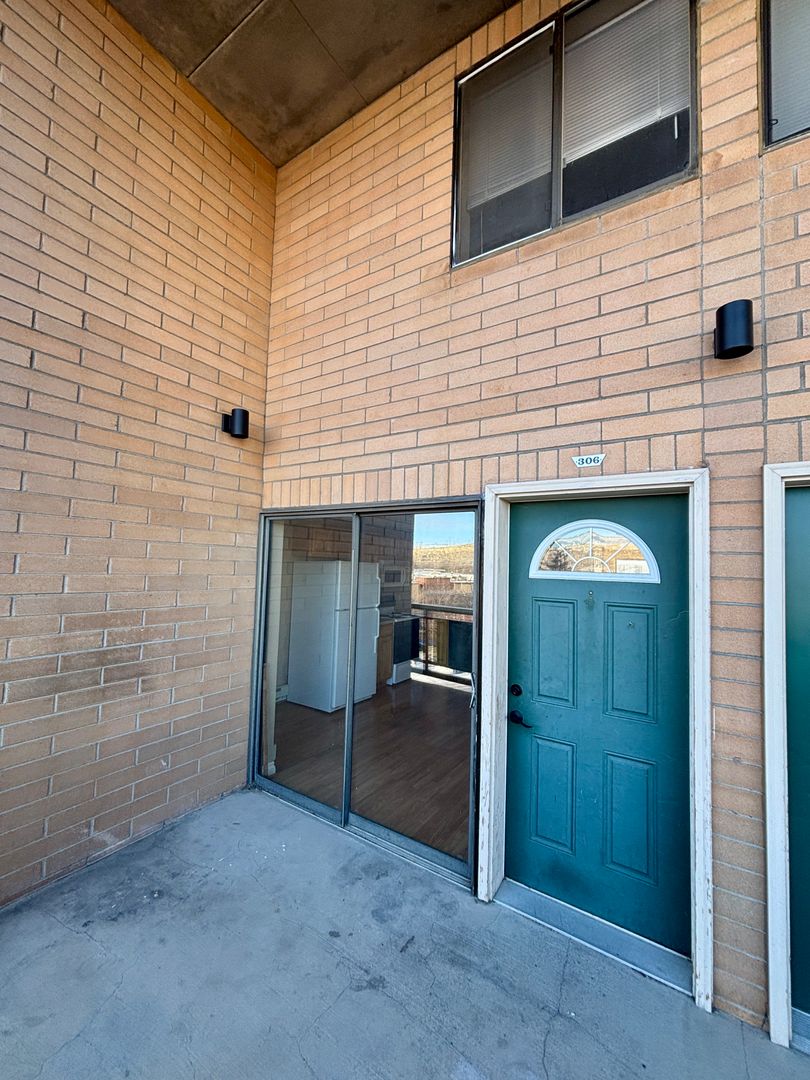 Billings Apartment: 300 N 25th ST