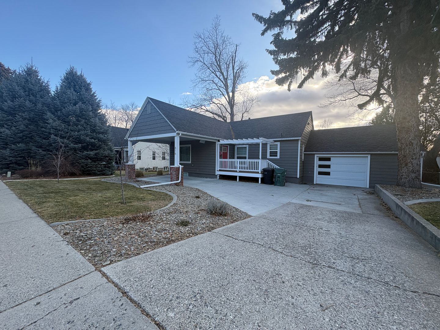 Billings House: 816 Poly Dr