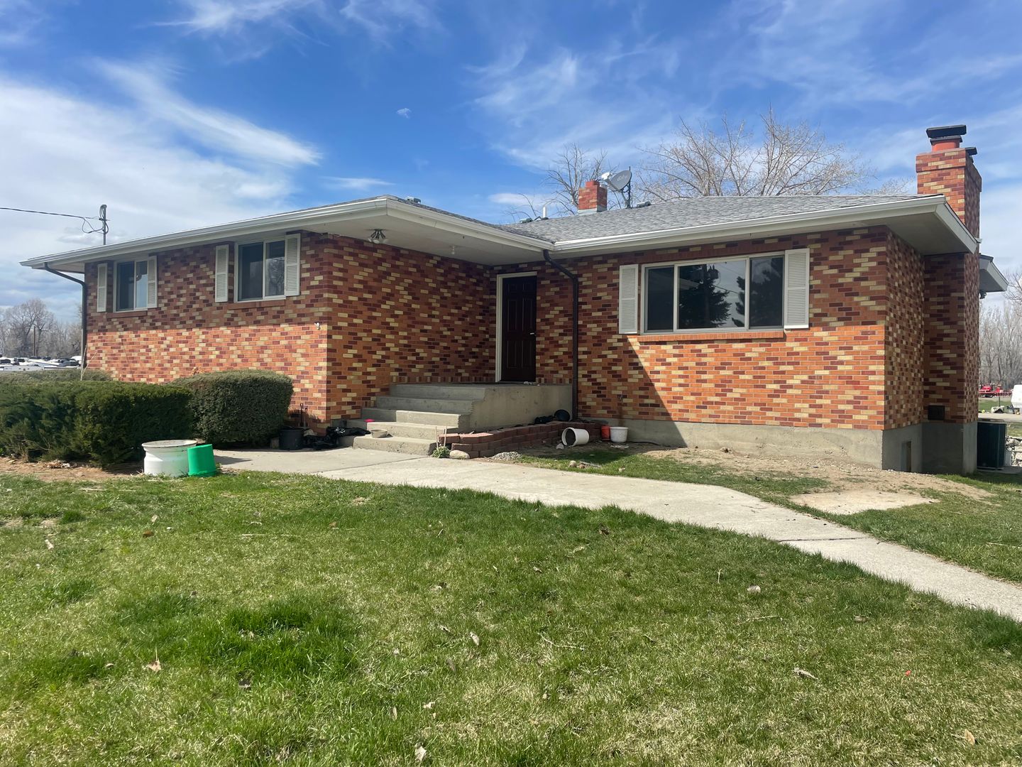 Laurel House: 1229 Thiel Rd
