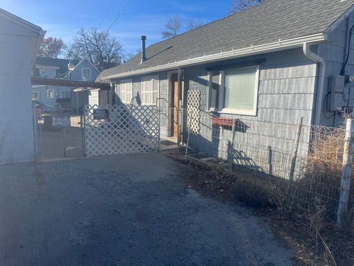 2 Bedroom 1 Bathroom Unit *Section 8 Welcome* – photo 1