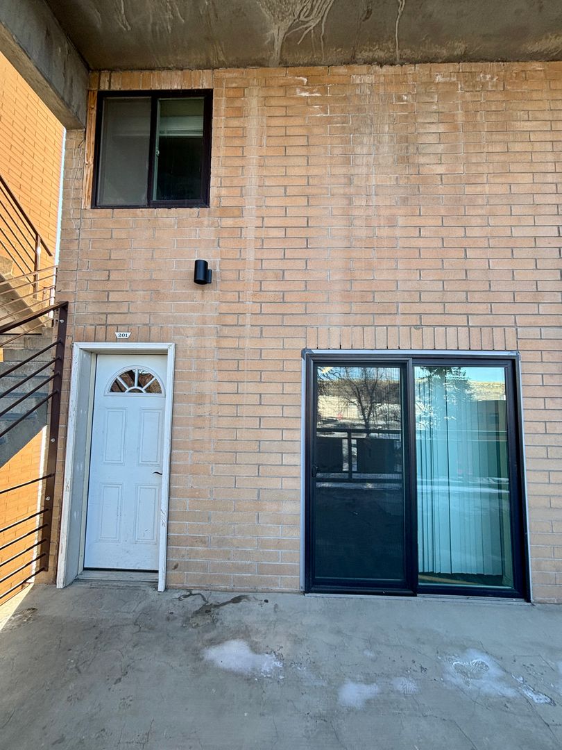 Billings Apartment: 300 N 25th ST