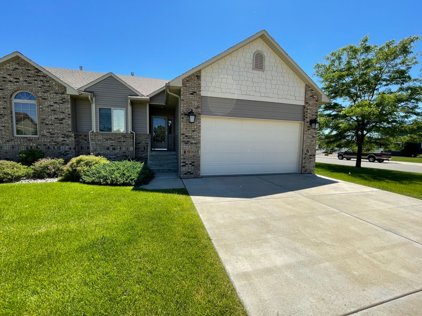 Billings House: 5826 Kit Lane S