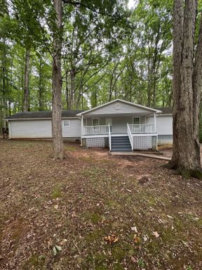 3-bedroom, 2-bathroom Home with Sunroom!