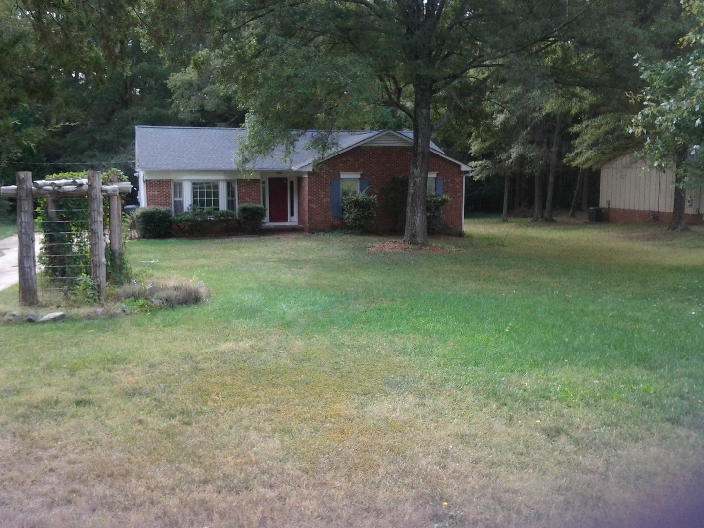 Rock Hill House: 290 Ratterree Circle