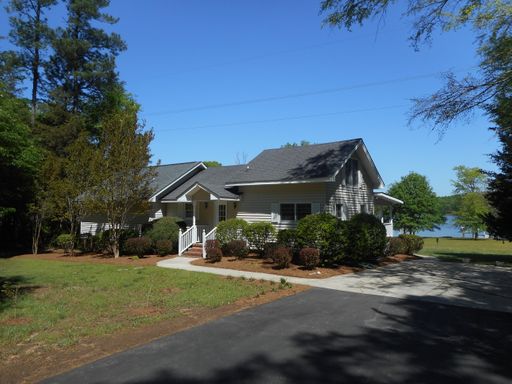 Lake Front 2-Bedroom Home on Beautiful Lake Wylie with a Dock and Boat Lift