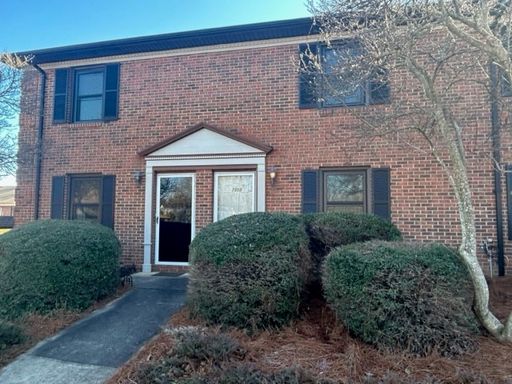 Spacious 2-Bedrrom, 1.5 Bathroom Townhome – photo 1