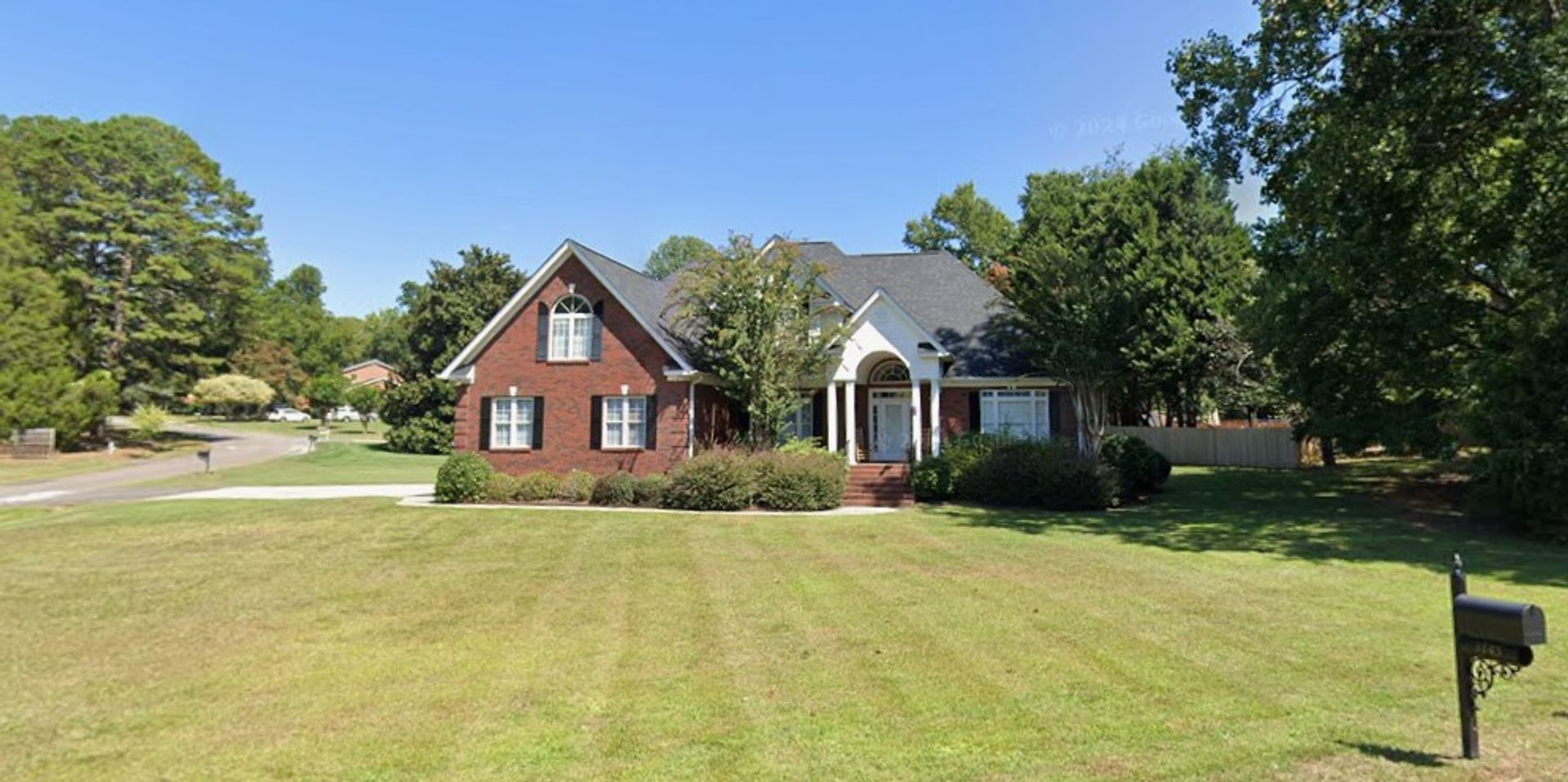 Rock Hill House: 1212 Auburndale Ln