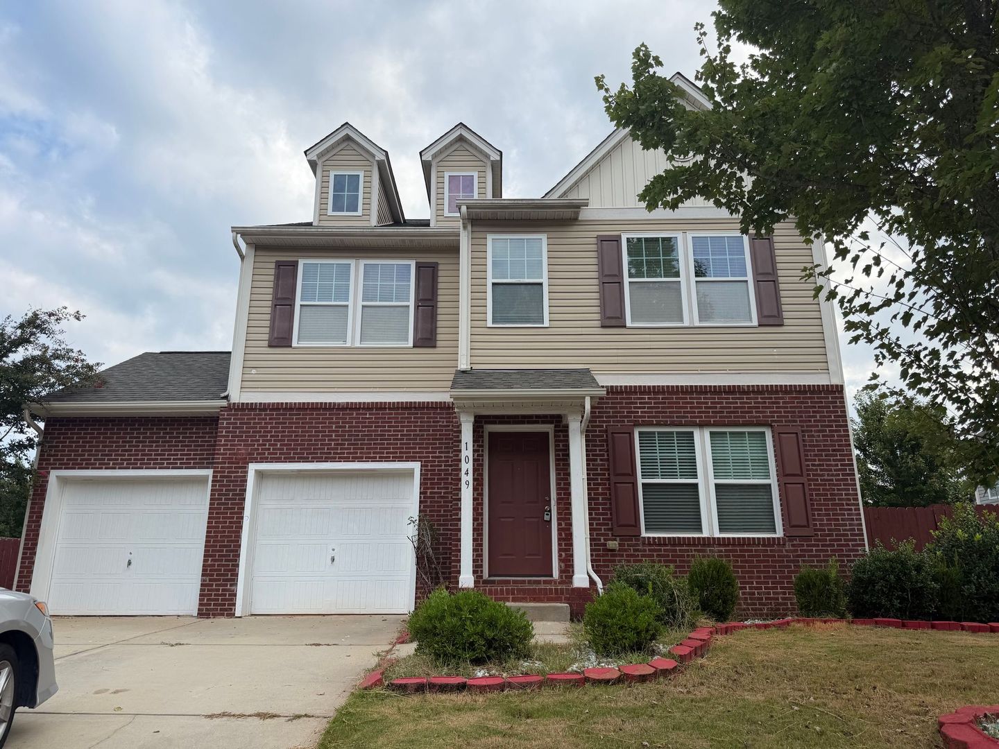 Rock Hill House: 1049 Ellis Pond Dr