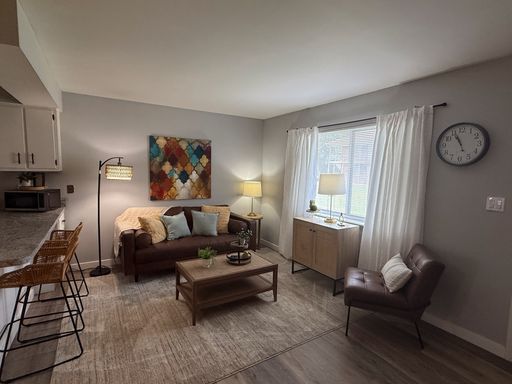 WEST FULLY FURNISHED REMODELED CORPORATE 1 BEDROOM UNIT – photo 1