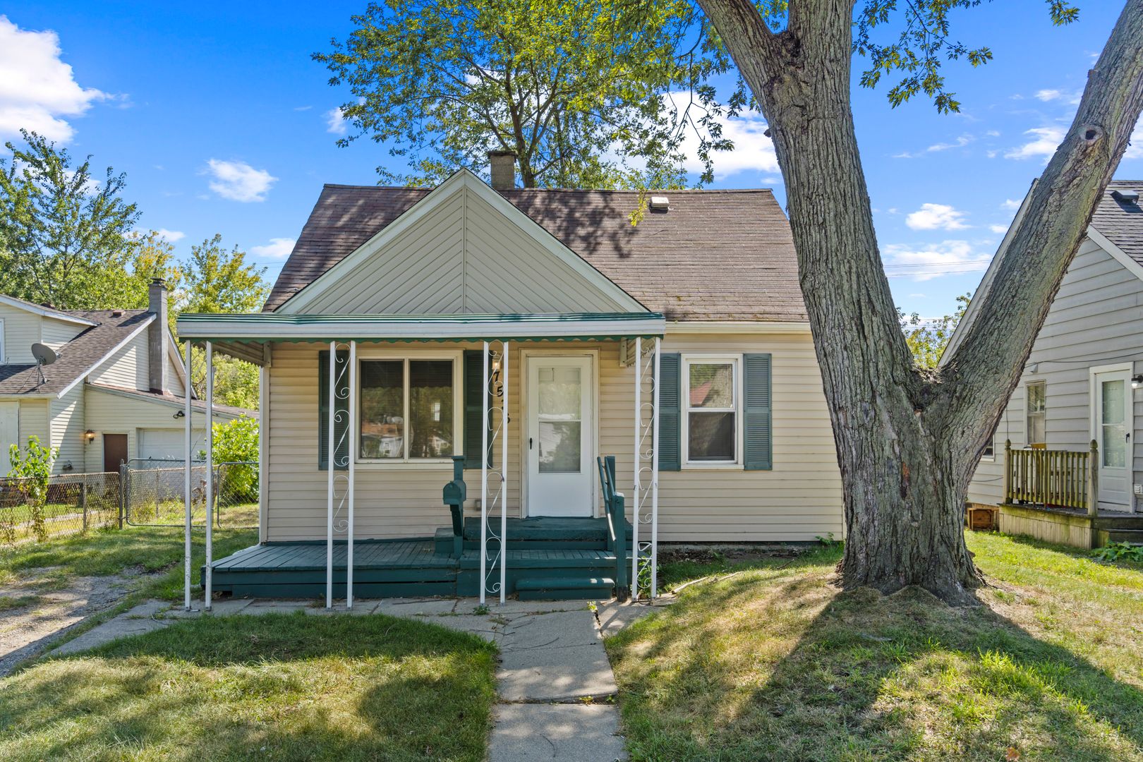 Warren House: 7536 Chalmers Ave