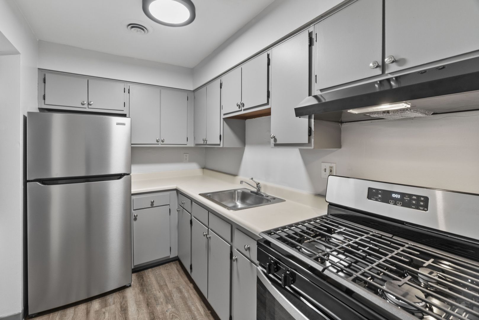 Pittsburgh Apartment: 100-102 E 8th 807-809