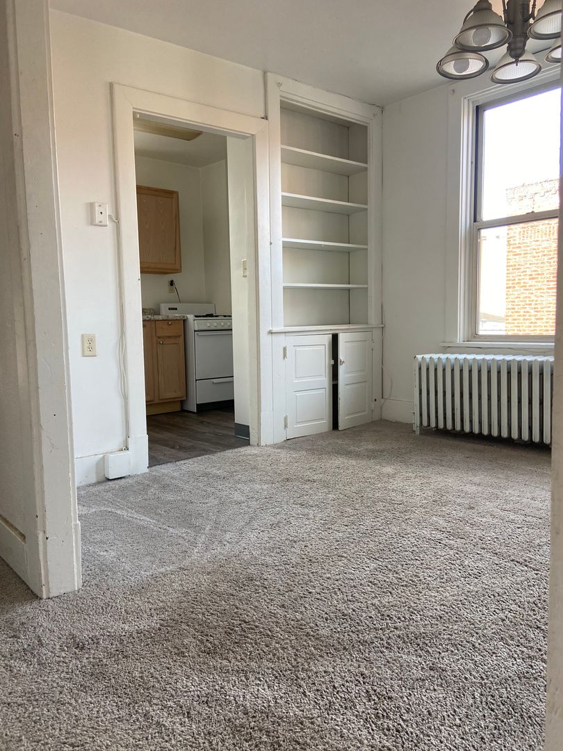 Vandergrift Apartment: 121 McKinley Ave