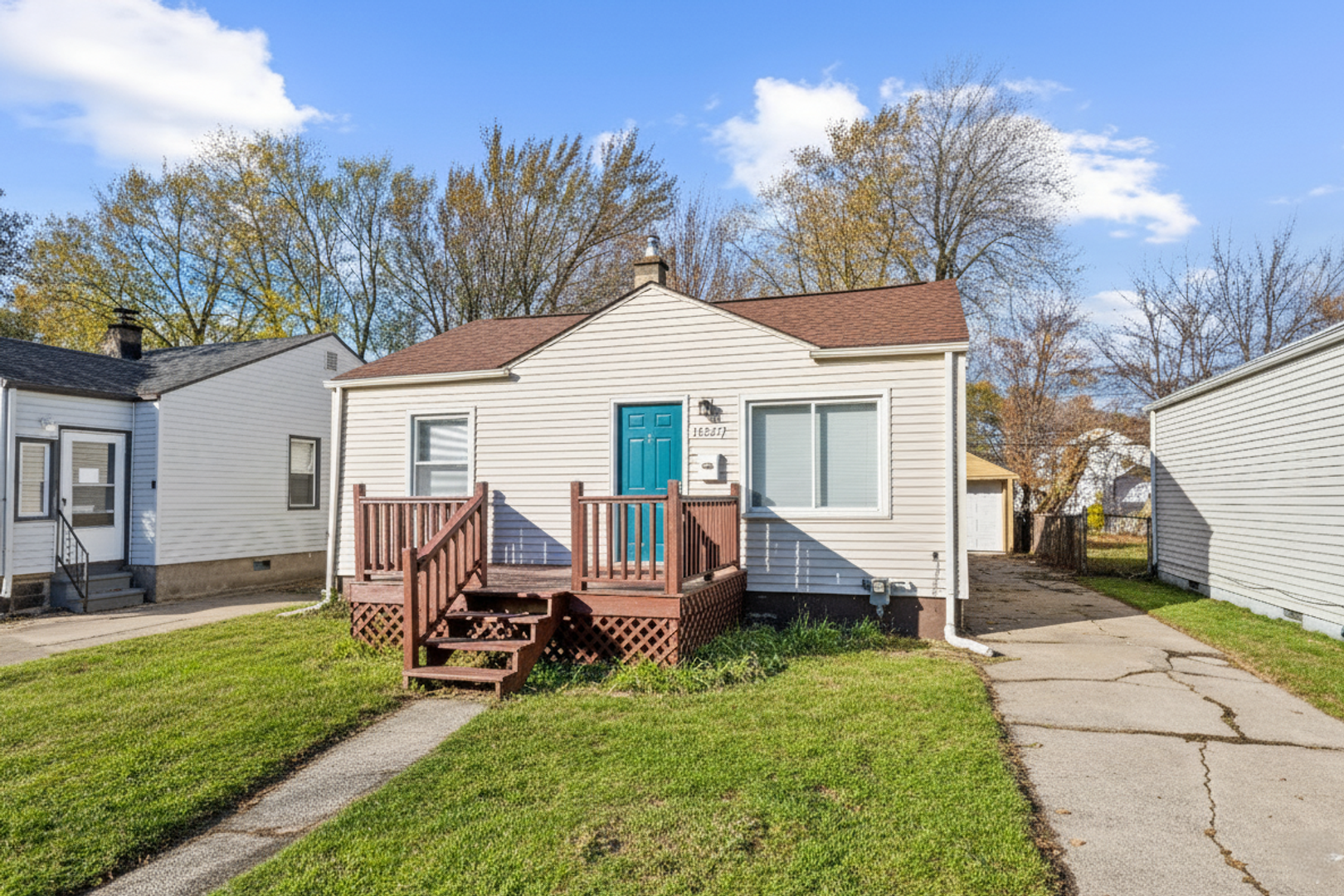 Warren House: 11227 Studebaker Ave